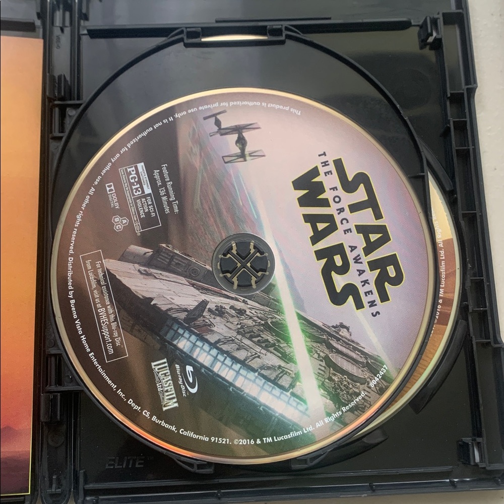 Star Wars Blu-ray and DVD Set - The Force Awakens and Attack Of The Clones - Picture 3 of 6
